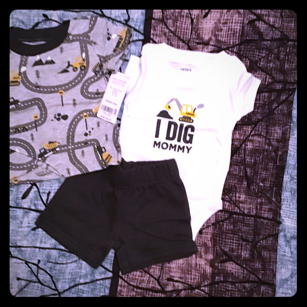 Carter’s newborn short set.